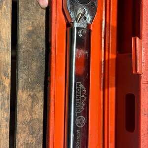 Mountain 16250 1/2-inch Drive Torque Wrench - 25-250 ft/lbs